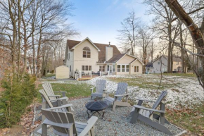 Beach and Lake Access Family Poconos Home with Deck